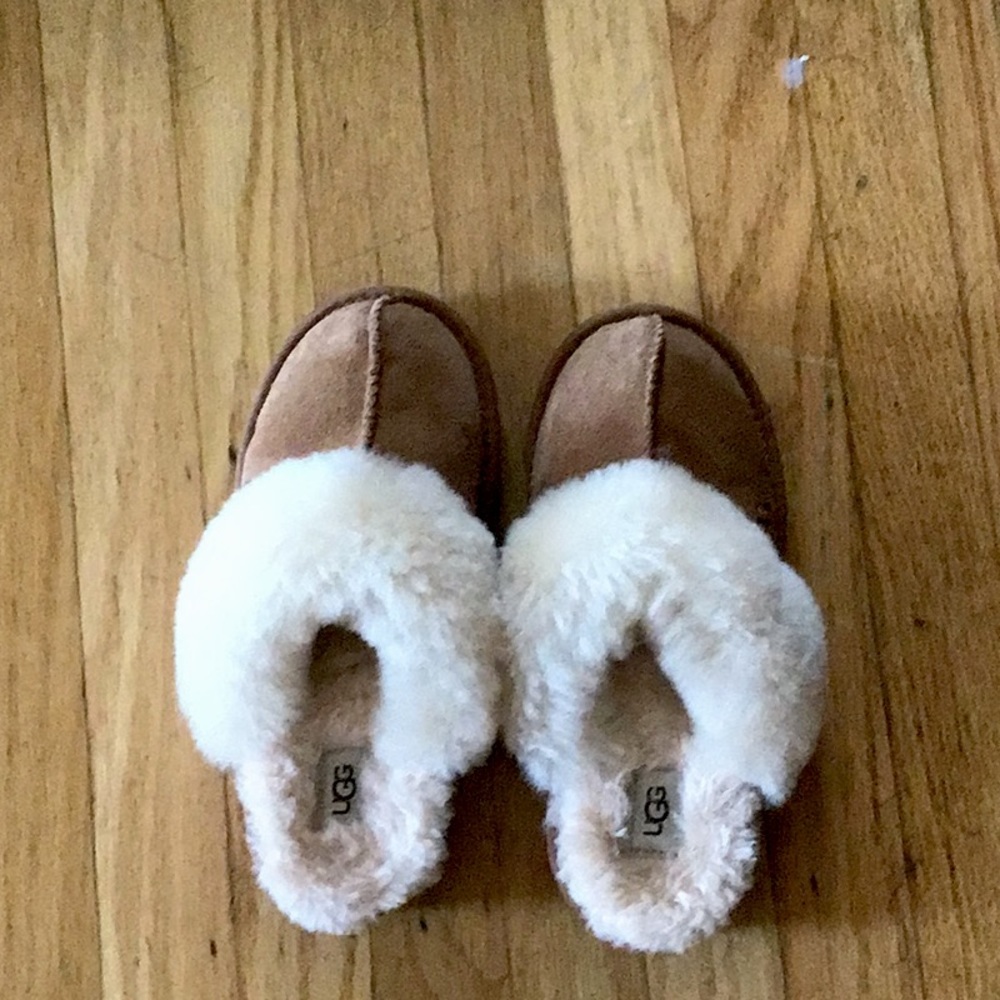 Ugg unisex slippers.Size 2